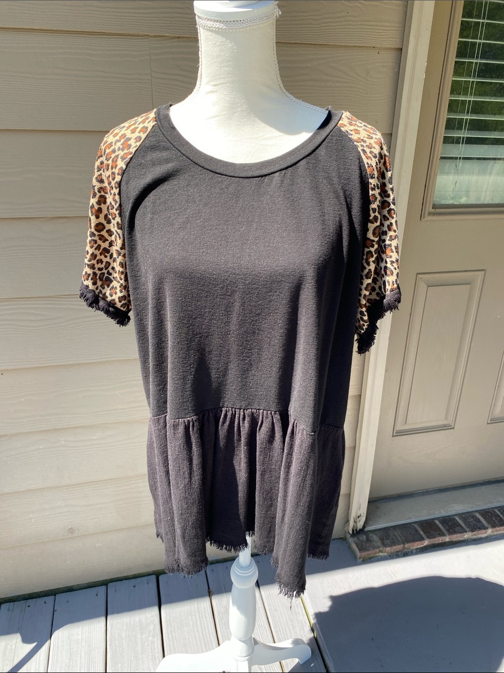 4/$20 black leopard print umgee blouse